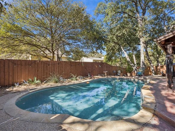 1711  Acorn Drive , Euless Texas 76039