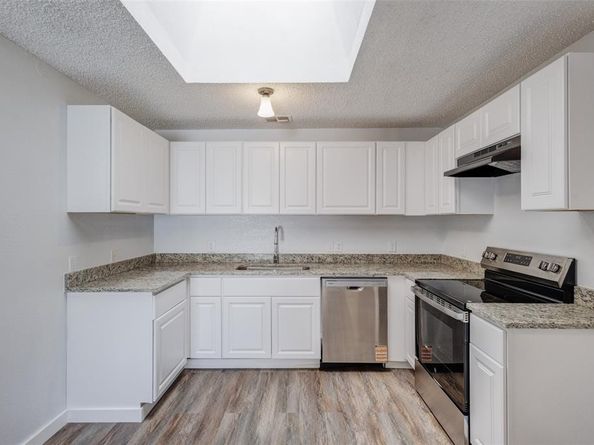 2135  Vine Lane , Dallas Texas 75217