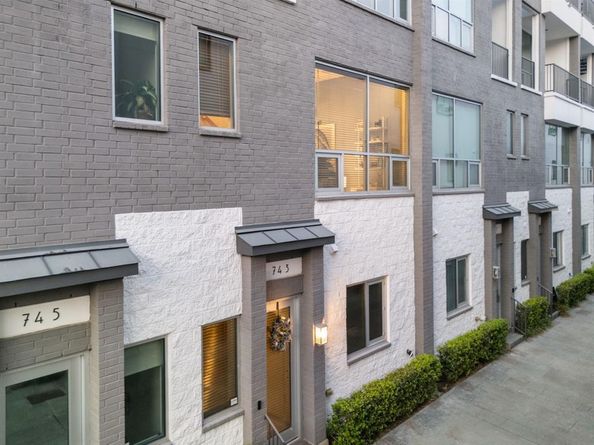 743  Cannen John Lane , Dallas Texas 75204