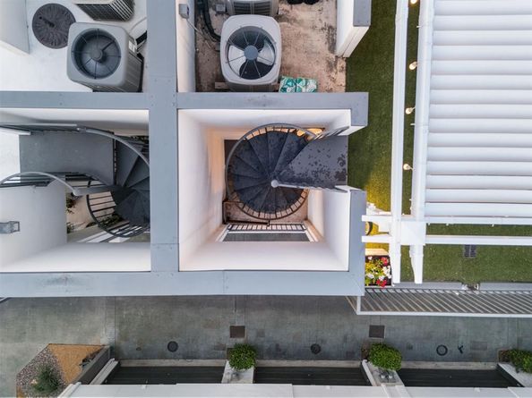 743  Cannen John Lane , Dallas Texas 75204