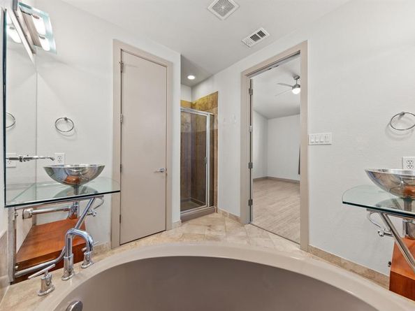 743  Cannen John Lane , Dallas Texas 75204