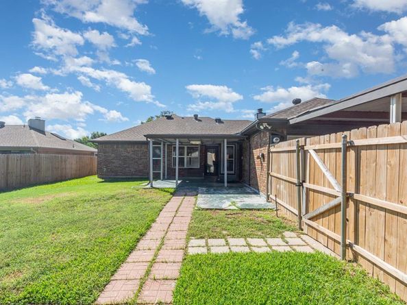 1529  Springaire Lane , Lewisville Texas 75077