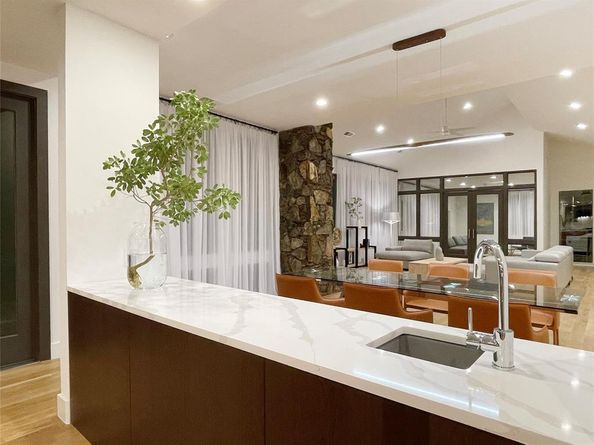 6802  Bert Lane , Dallas Texas 75240