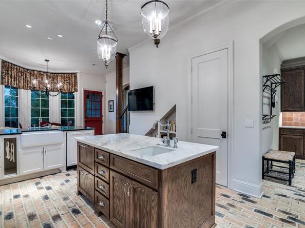 8446  San Benito Way , Dallas Texas 75218