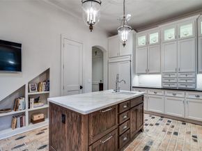 8446  San Benito Way , Dallas Texas 75218