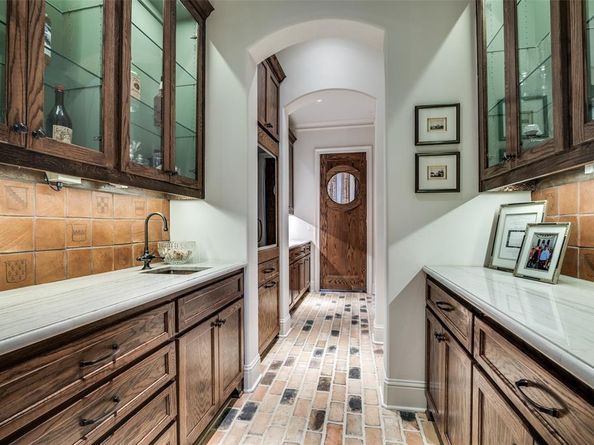 8446  San Benito Way , Dallas Texas 75218