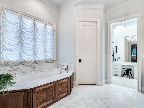 8446  San Benito Way , Dallas Texas 75218