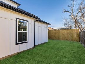 3510  Navaro Street , Dallas Texas 75212