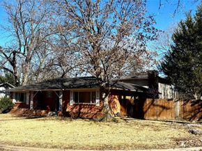 2438  Five Mile Circle , Dallas Texas 75233