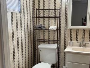 2438  Five Mile Circle , Dallas Texas 75233