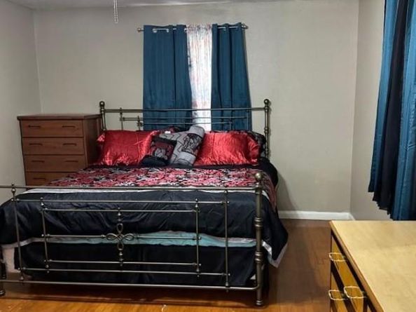 2438  Five Mile Circle , Dallas Texas 75233