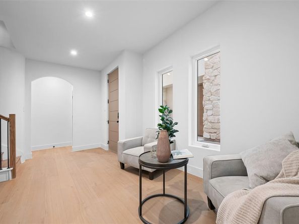 1514  Holly Avenue , Dallas Texas 75204