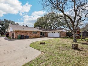 1015  Rocky Canyon Road , Arlington Texas 76012