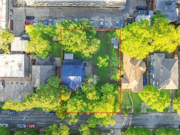 824  Elsbeth Street , Dallas Texas 75208