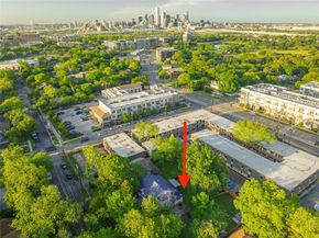 824  Elsbeth Street , Dallas Texas 75208