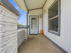 1329  New York Avenue , Fort Worth Texas 76104