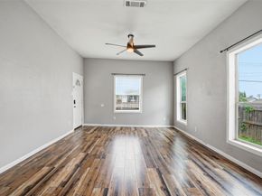 1329  New York Avenue , Fort Worth Texas 76104