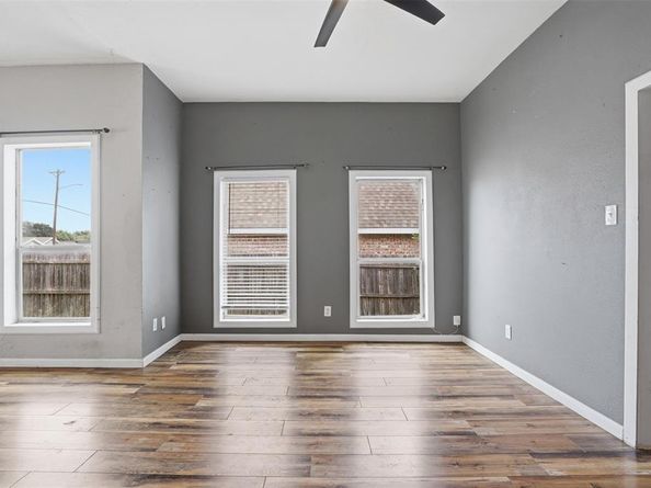 1329  New York Avenue , Fort Worth Texas 76104