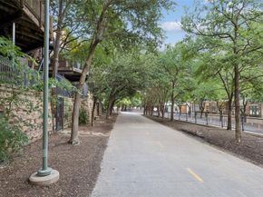 2911  Magnolia Hill Court , Dallas Texas 75201