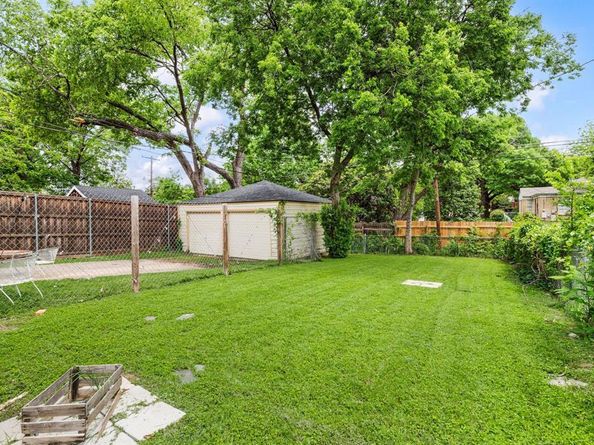 412 N Montreal Avenue , Dallas Texas 75208