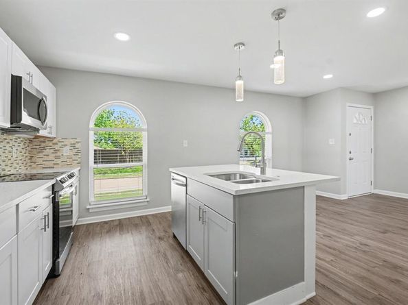 2901  Mill Trail , Carrollton Texas 75007