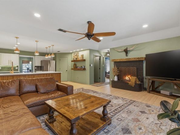 945  Lake Ridge Drive , Azle Texas 76020