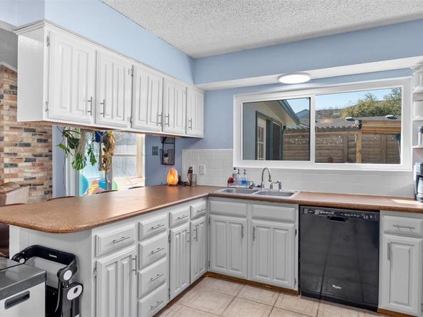 7329  Southridge Trail , Fort Worth Texas 76133