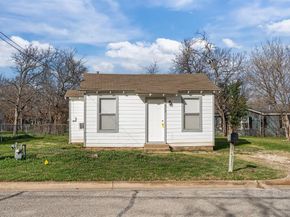 313  Hallvale Drive , White Settlement Texas 76108