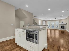 2606  Shelby Avenue  307, Dallas Texas 75219