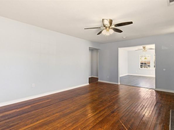 2115  Roanoke Avenue , Dallas Texas 75235