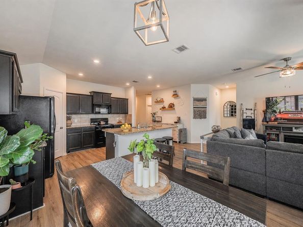 633  Buzzard Lake Trail , Fort Worth Texas 76120