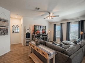 633  Buzzard Lake Trail , Fort Worth Texas 76120