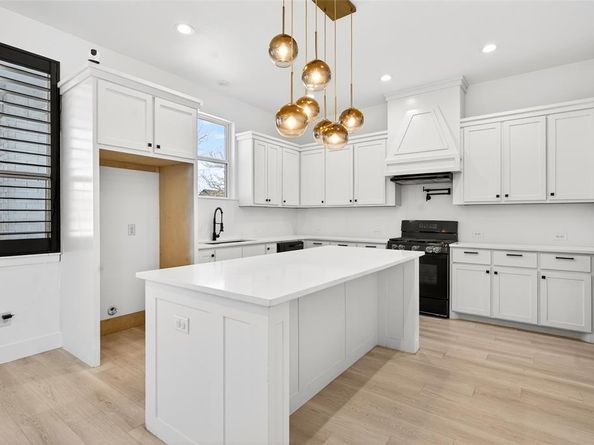 531 W Laureland Road , Dallas Texas 75232