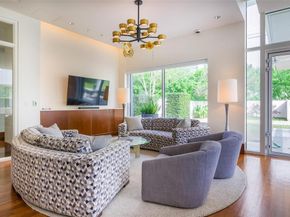 1918  Olive Street  3901, Dallas Texas 75201