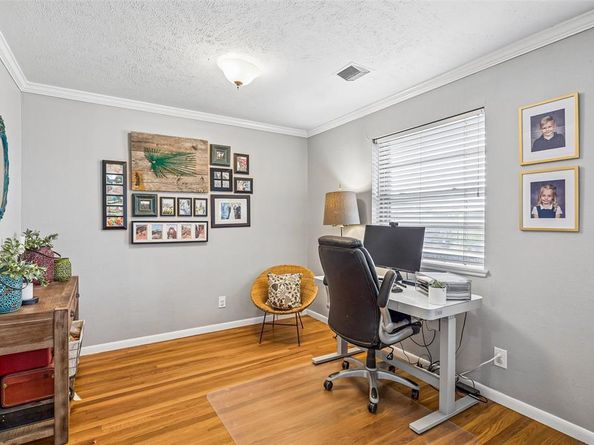 635  Classen Drive , Dallas Texas 75218