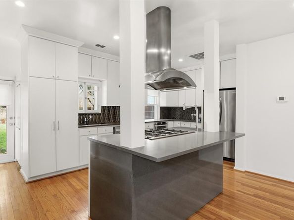 825  Thomasson Drive , Dallas Texas 75208