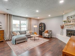 712  Poe Street , Azle Texas 76020