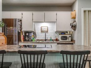 712  Poe Street , Azle Texas 76020