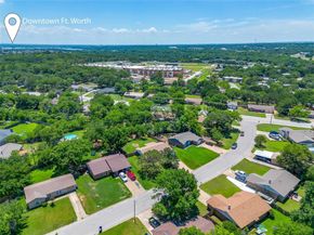 712  Poe Street , Azle Texas 76020