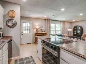 712  Poe Street , Azle Texas 76020