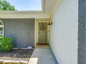 712  Poe Street , Azle Texas 76020