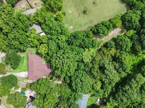 325  Oakwood Drive , Lancaster Texas 75146
