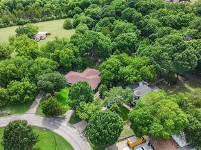 325  Oakwood Drive , Lancaster Texas 75146