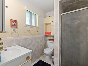 325  Oakwood Drive , Lancaster Texas 75146