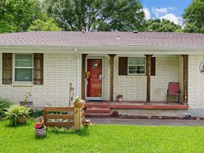 325  Oakwood Drive , Lancaster Texas 75146