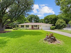 325  Oakwood Drive , Lancaster Texas 75146
