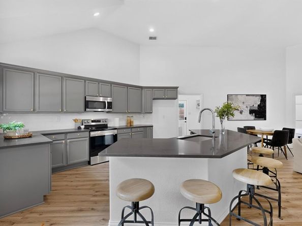 2230  Larry Drive , Dallas Texas 75228