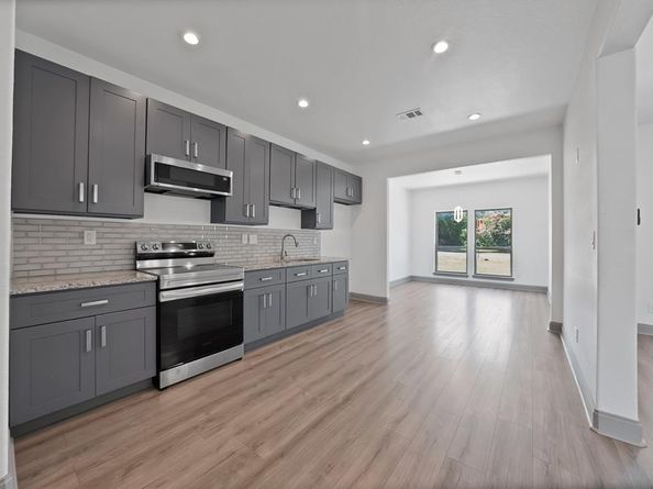 925  Balkan Drive , Lancaster Texas 75134