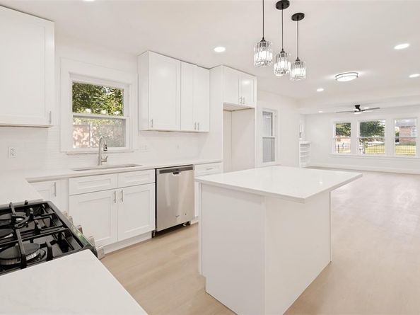 2450  Emmett Street , Dallas Texas 75211