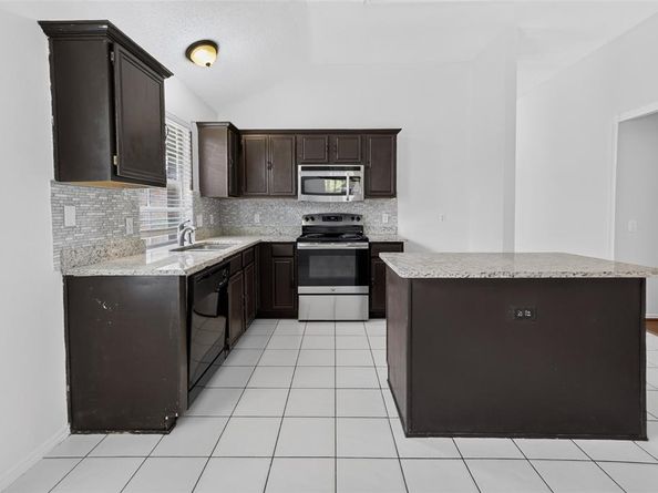 1025  Highland Station Drive , Saginaw Texas 76131